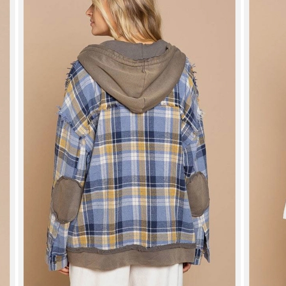 POL Oversized Plaid Shacket w/ Hoodie - Picture 2 of 6